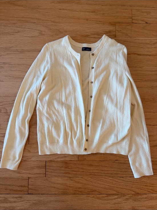 GAP Sweaters - GAP Women's Butter Yellow Button-Up Crewneck Cardigan Sweater